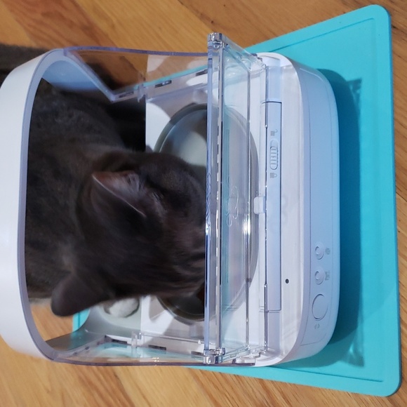 Brand New! SureFeed Microchip Small Dog & Cat Feeder Model# MPF001 - Picture 16 of 16